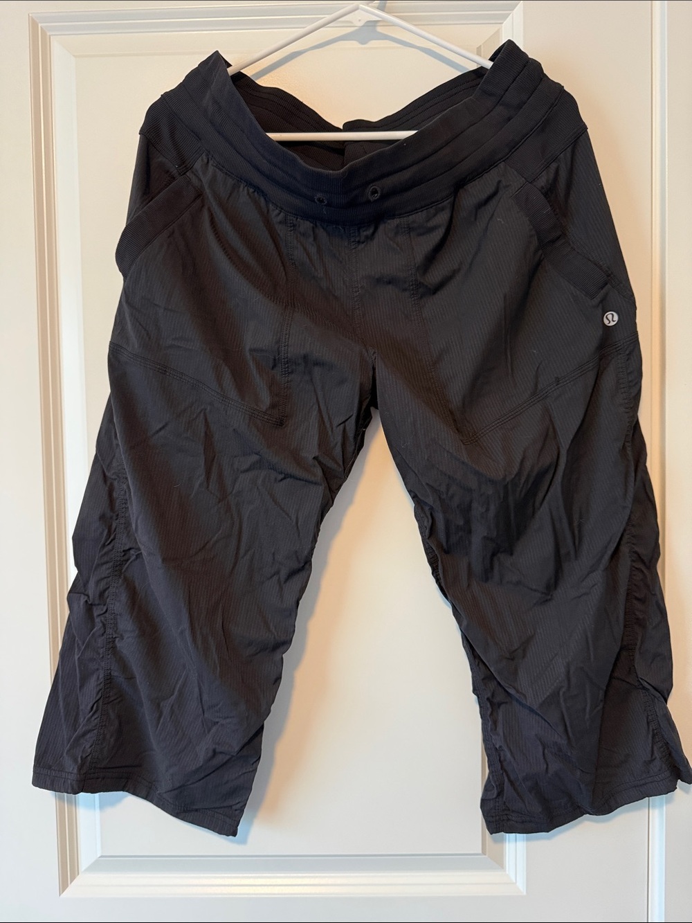 Lululemon Black Athletic Cropped Pants 12